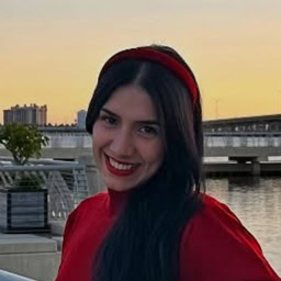 Letty Caballero - Creadora de contenido satisfecha con Inicia AI